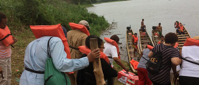 boarding-boats-to-rain-forest