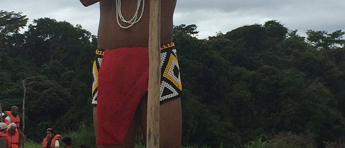 guide-standing-in-boat